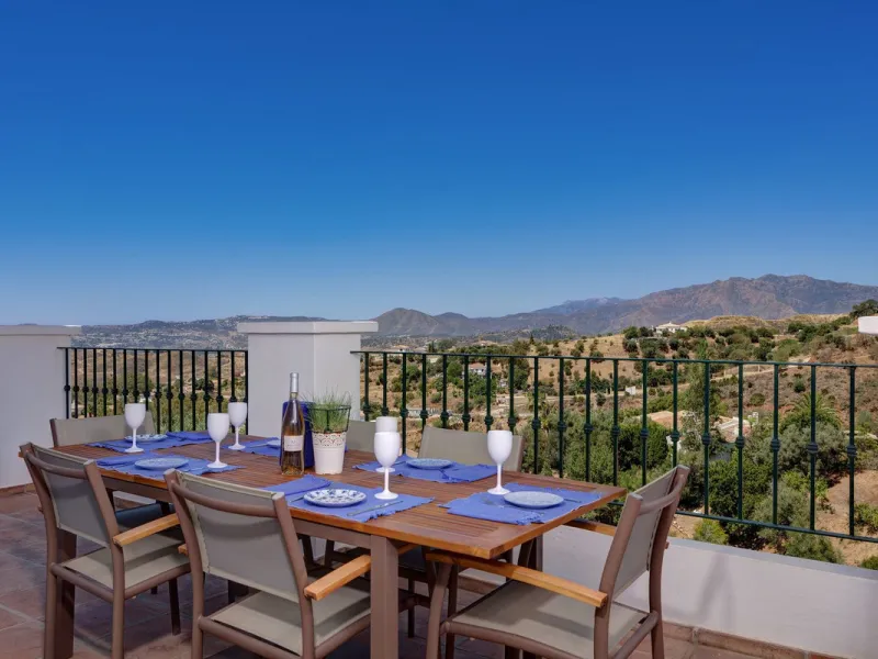 Where the Mediterranean meets the Atlas Mountains: the majesty of this villa in La Alquería Mijas