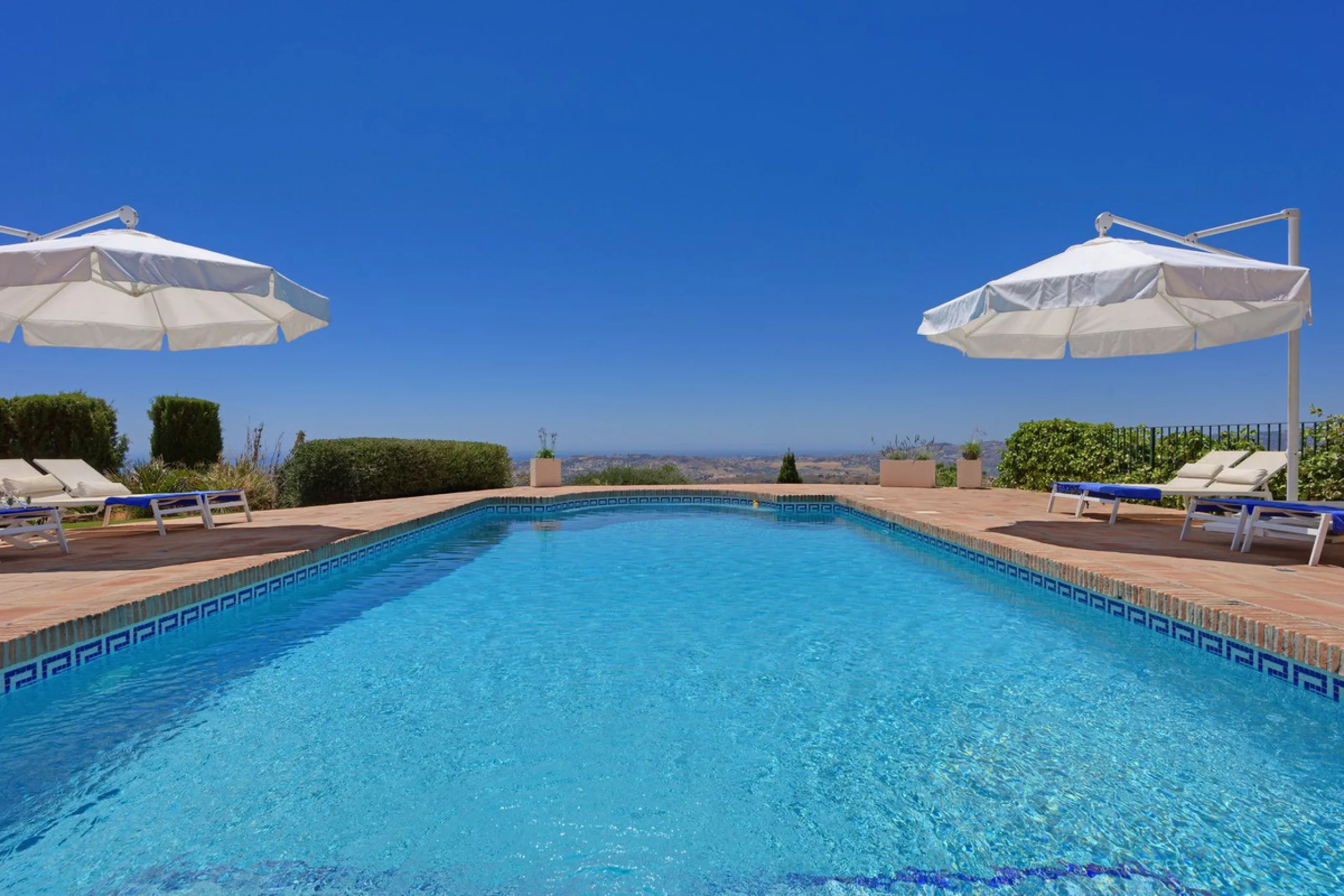 Where the Mediterranean meets the Atlas Mountains: the majesty of this villa in La Alquería Mijas