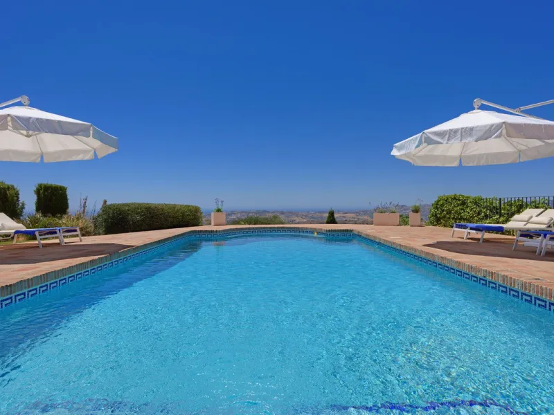 Where the Mediterranean meets the Atlas Mountains: the majesty of this villa in La Alquería Mijas