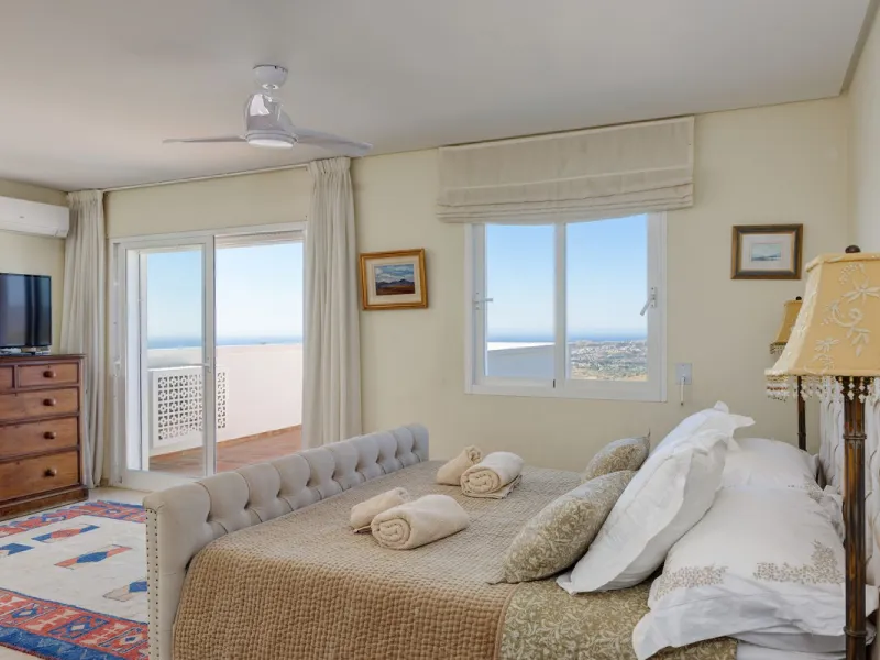 Where the Mediterranean meets the Atlas Mountains: the majesty of this villa in La Alquería Mijas