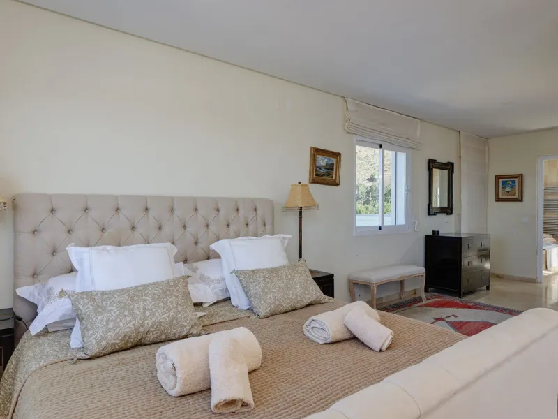Where the Mediterranean meets the Atlas Mountains: the majesty of this villa in La Alquería Mijas