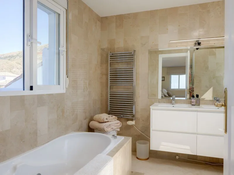 Where the Mediterranean meets the Atlas Mountains: the majesty of this villa in La Alquería Mijas