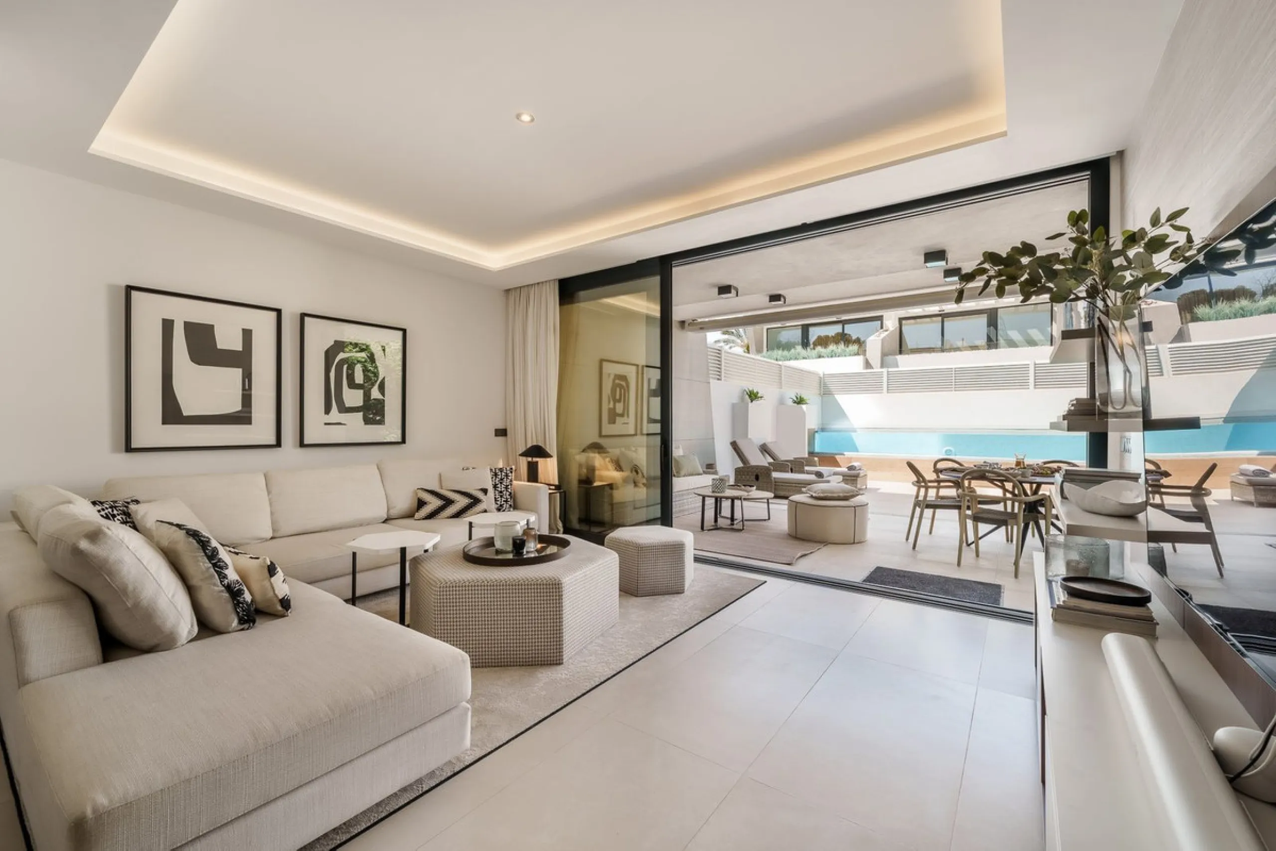 House - Semi-Detached House в продаже в Marbella, Málaga. В доме 5 спален и 4 ванных комнат. Площадь дома 297 м²
