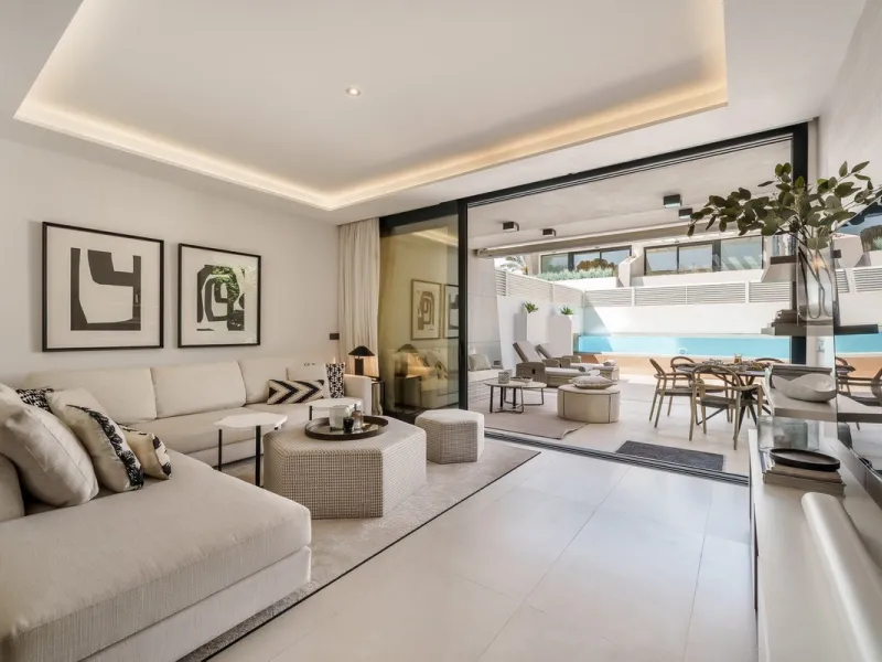 House - Semi-Detached House в продаже в Marbella, Málaga. В доме 5 спален и 4 ванных комнат. Площадь дома 297 м²