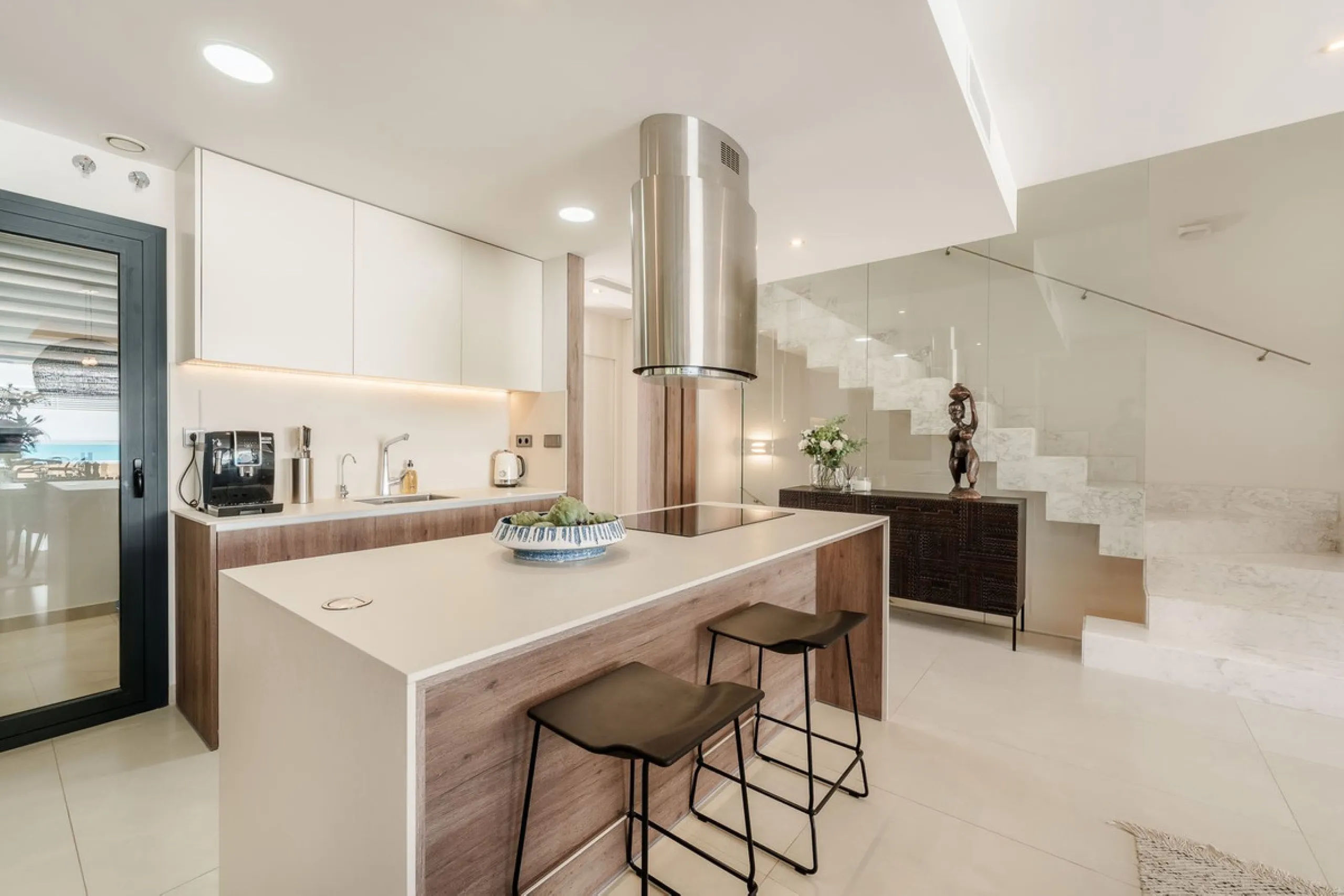 House - Semi-Detached House в продаже в Marbella, Málaga. В доме 5 спален и 4 ванных комнат. Площадь дома 297 м²