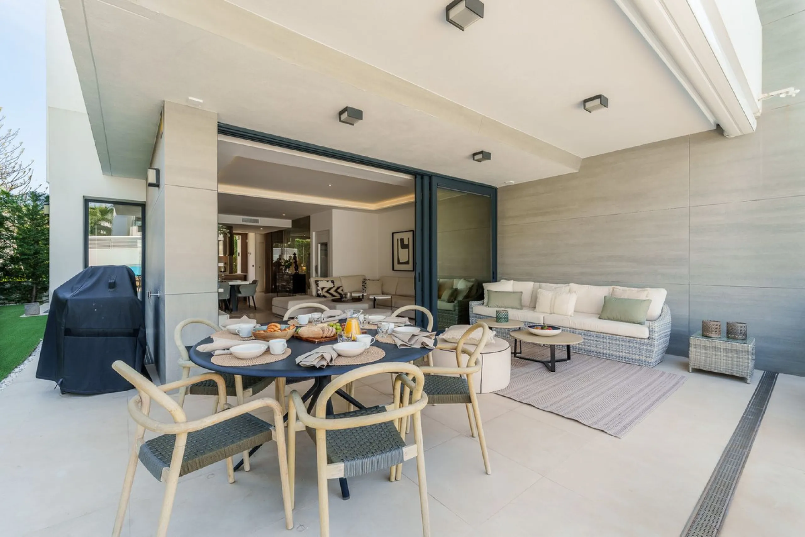 House - Semi-Detached House в продаже в Marbella, Málaga. В доме 5 спален и 4 ванных комнат. Площадь дома 297 м²