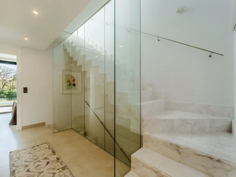 House - Semi-Detached House в продаже в Marbella, Málaga. В доме 5 спален и 4 ванных комнат. Площадь дома 297 м²
