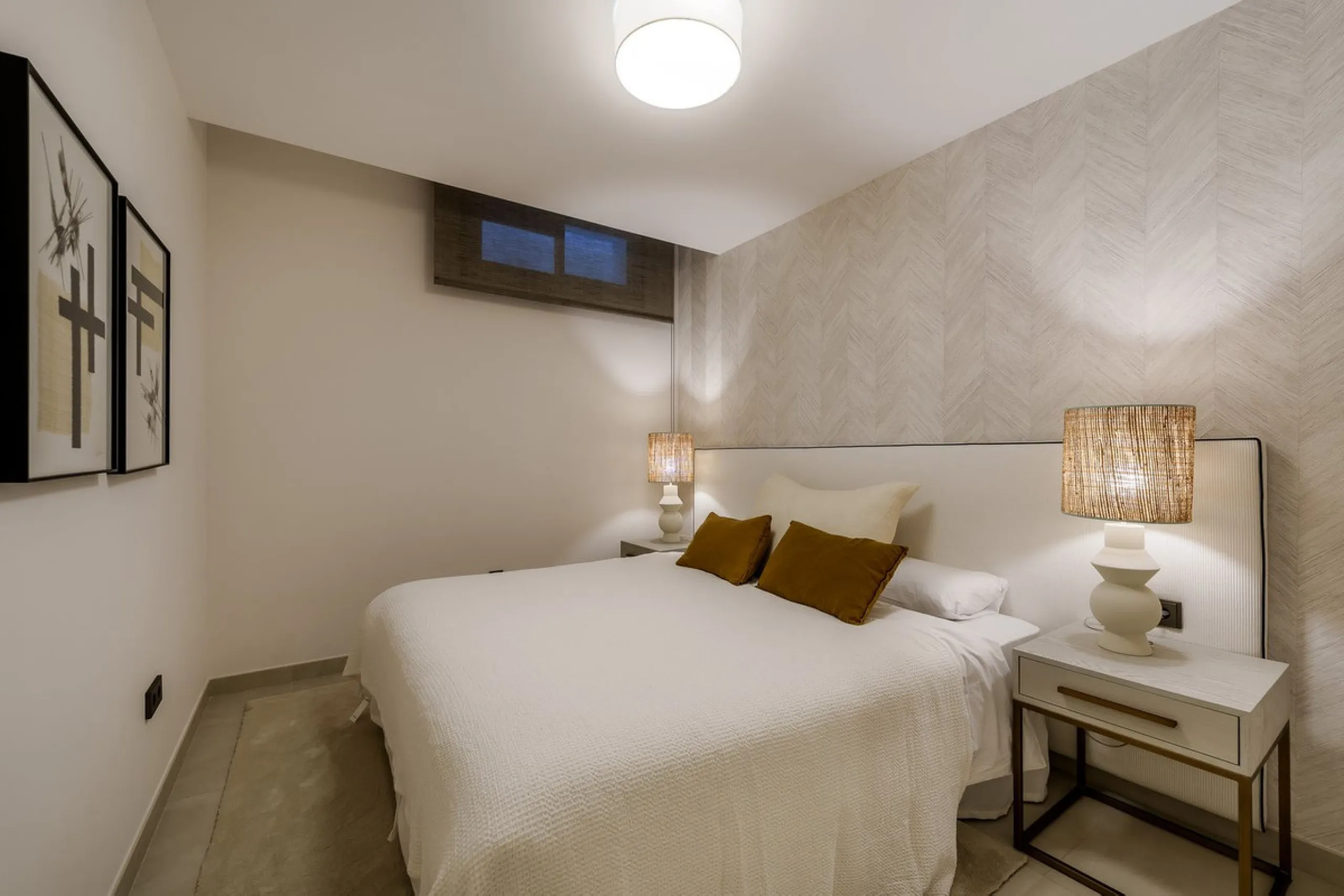 House - Semi-Detached House в продаже в Marbella, Málaga. В доме 5 спален и 4 ванных комнат. Площадь дома 297 м²