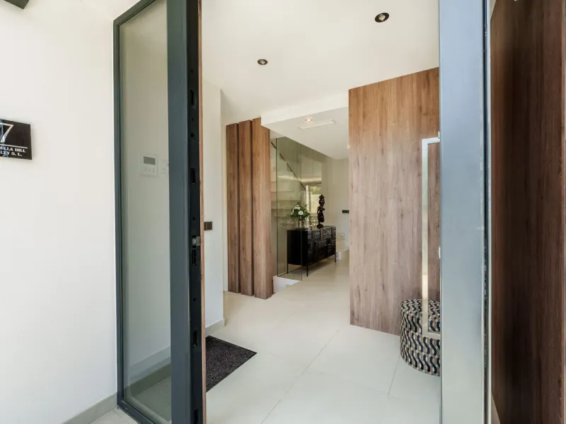 House - Semi-Detached House в продаже в Marbella, Málaga. В доме 5 спален и 4 ванных комнат. Площадь дома 297 м²