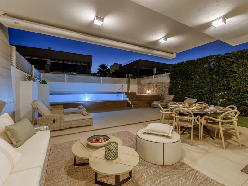 House - Semi-Detached House в продаже в Marbella, Málaga. В доме 5 спален и 4 ванных комнат. Площадь дома 297 м²