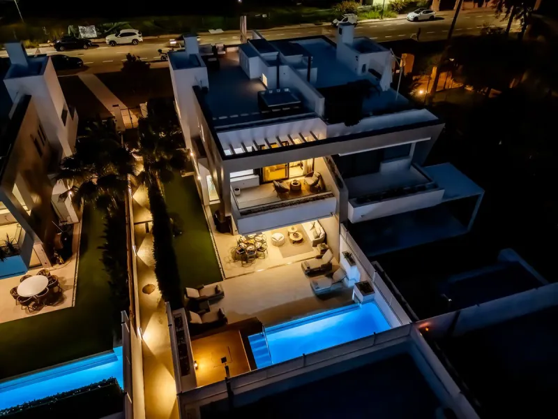 House - Semi-Detached House в продаже в Marbella, Málaga. В доме 5 спален и 4 ванных комнат. Площадь дома 297 м²