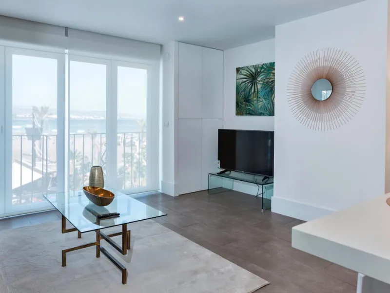 Beachfront Apartment in Puerto Banús with Sea & La Concha Views