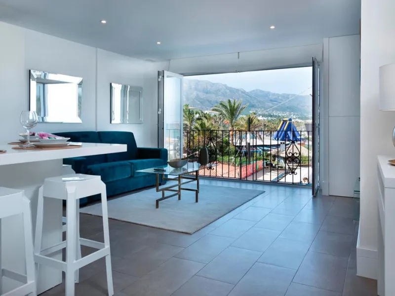 Beachfront Apartment in Puerto Banús with Sea & La Concha Views