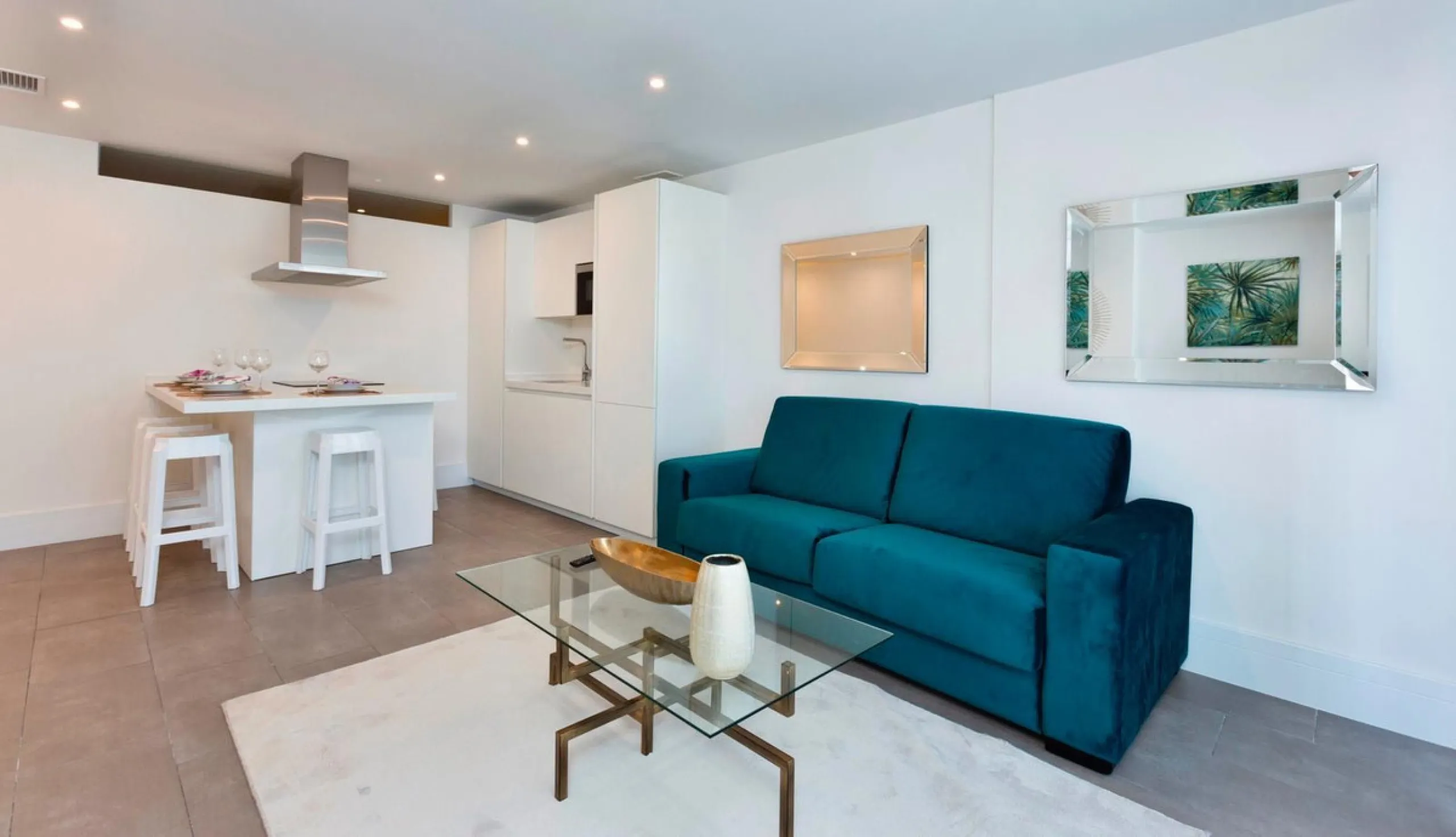 Beachfront Apartment in Puerto Banús with Sea & La Concha Views