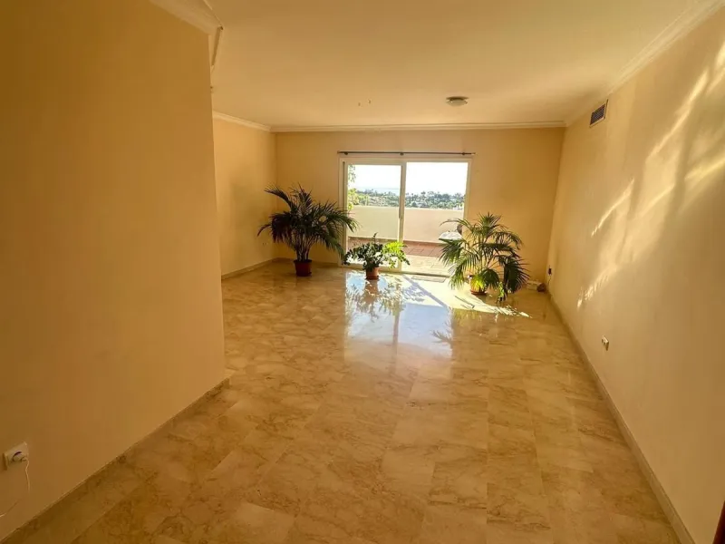 Selwo, New Golden Mile. Spacious three bedroom apartment with a large south facing terrace boasting beautiful views towards the Mediterranean sea and surrounding countryside.