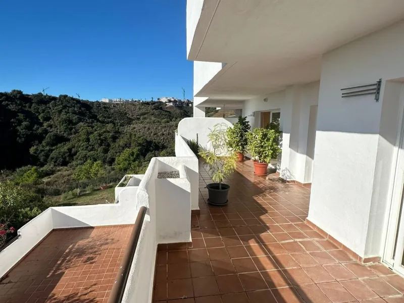 Апартамент средний этаж, Selwo, Costa del Sol