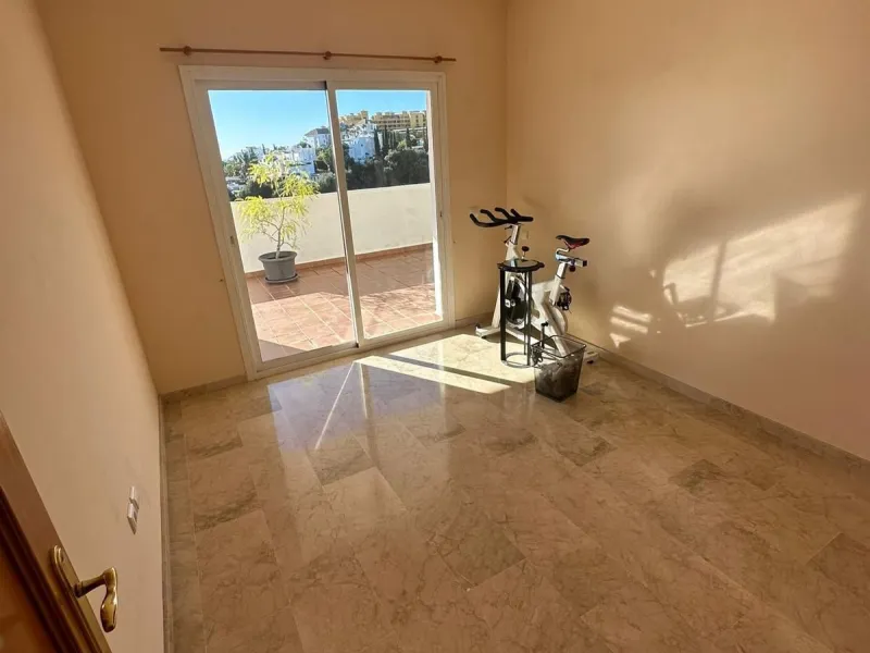 Апартамент средний этаж, Selwo, Costa del Sol