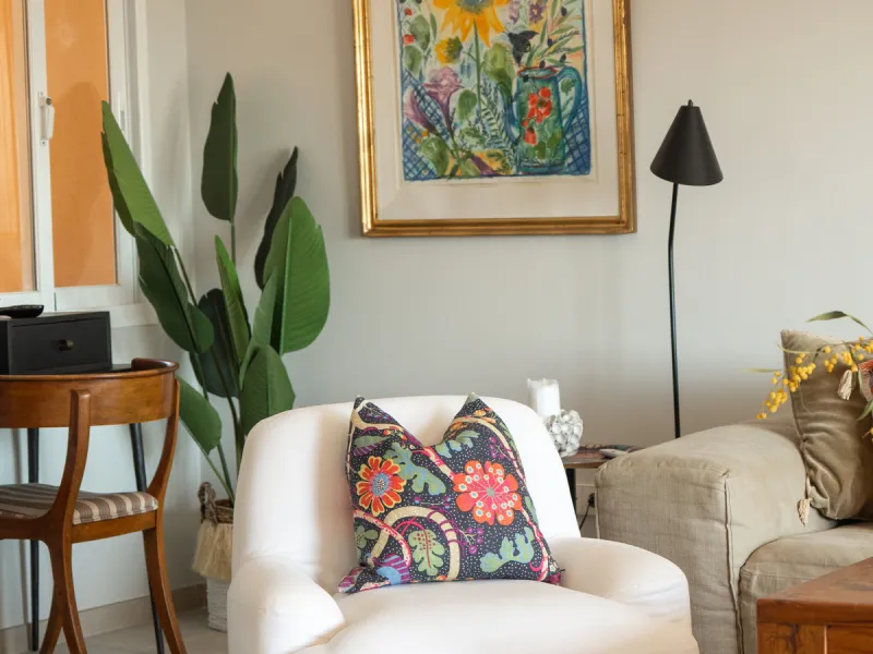This exceptional, newly renovated townhouse is located in the sought-after urbanisation Condes de Iza, ideally positioned between Nueva Andalucía and San Pedro in Marbella. Enjoying a prime southwest orientation and an open outlook with no properties dire