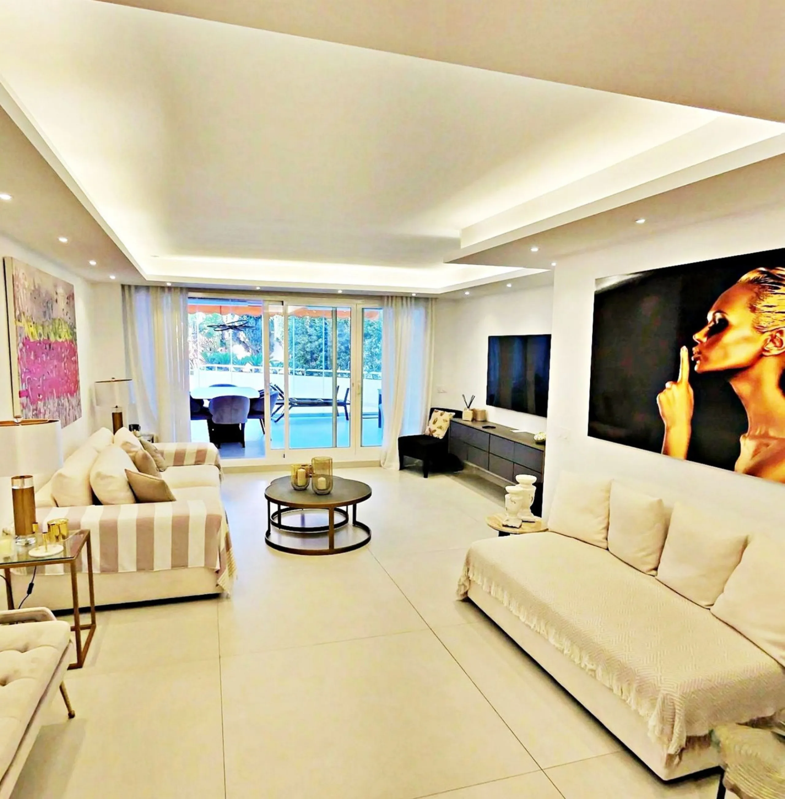 Apartment - Ground Floor Apartment в продаже в Marbella, Málaga. В доме 2 спален и 2 ванных комнат. Площадь дома 140 м²