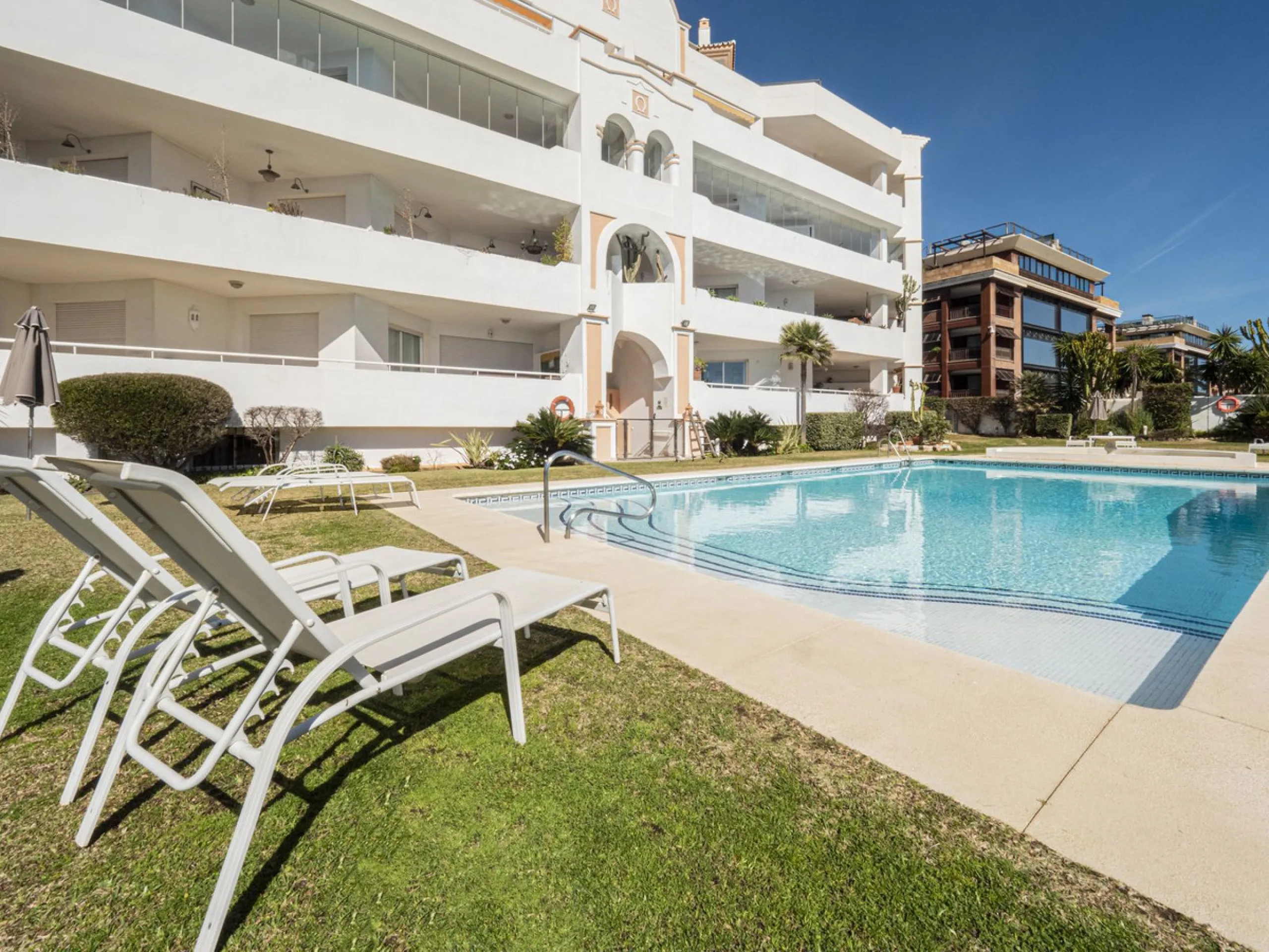 Apartment - Ground Floor Apartment в продаже в Marbella, Málaga. В доме 2 спален и 2 ванных комнат. Площадь дома 140 м²