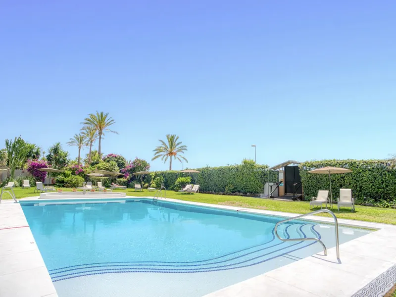 Apartment - Ground Floor Apartment в продаже в Marbella, Málaga. В доме 2 спален и 2 ванных комнат. Площадь дома 140 м²