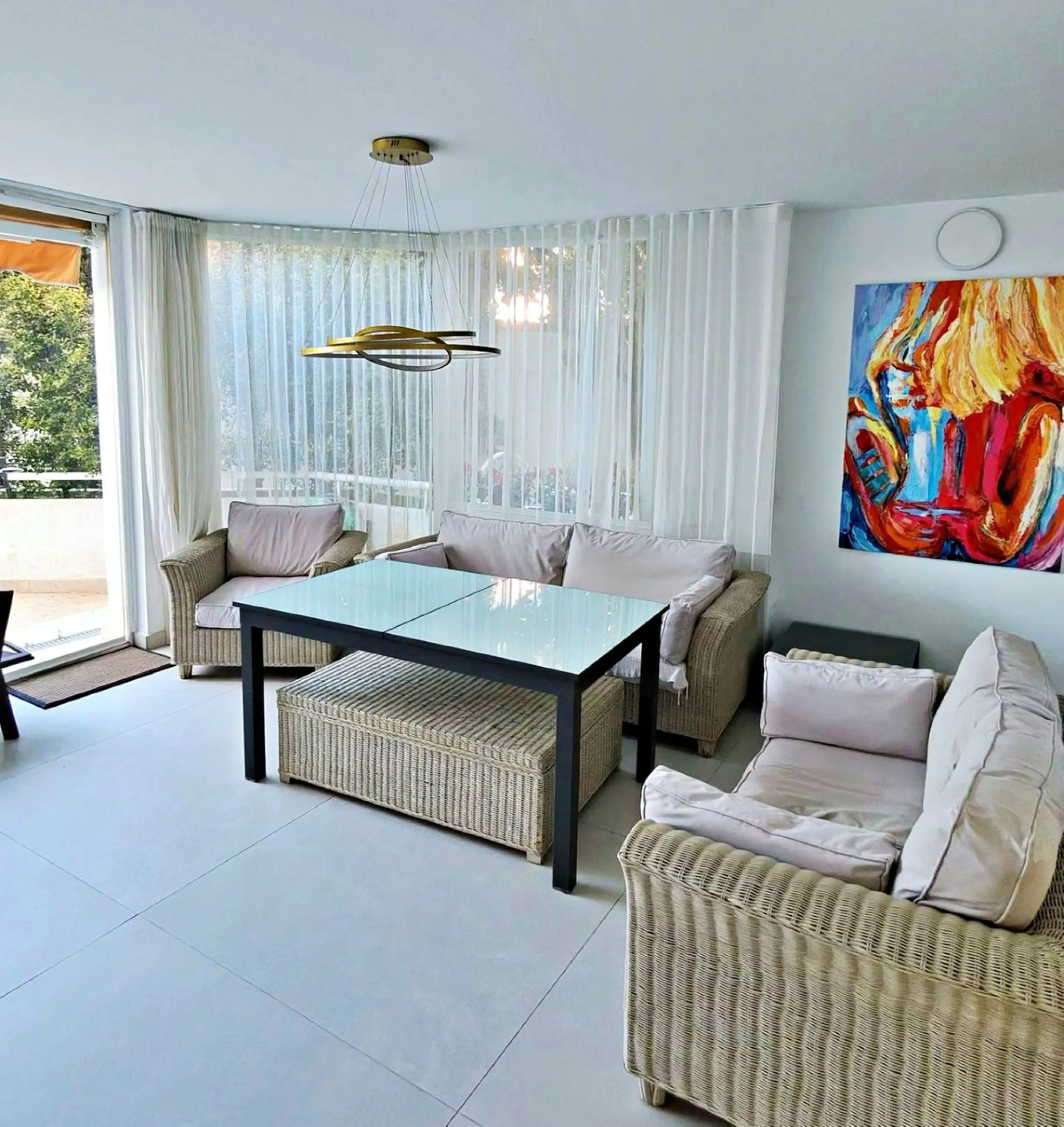 Apartment - Ground Floor Apartment в продаже в Marbella, Málaga. В доме 2 спален и 2 ванных комнат. Площадь дома 140 м²