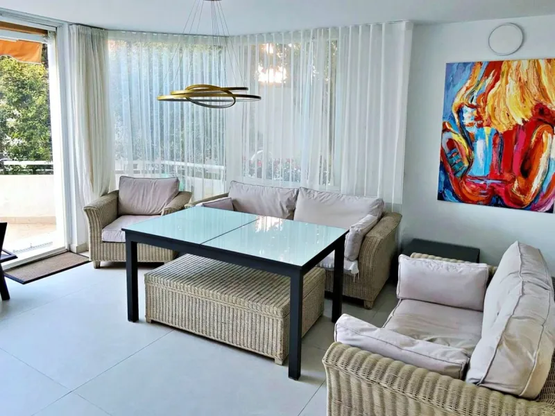 Apartment - Ground Floor Apartment в продаже в Marbella, Málaga. В доме 2 спален и 2 ванных комнат. Площадь дома 140 м²