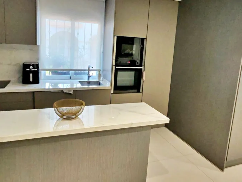 Apartment - Ground Floor Apartment в продаже в Marbella, Málaga. В доме 2 спален и 2 ванных комнат. Площадь дома 140 м²