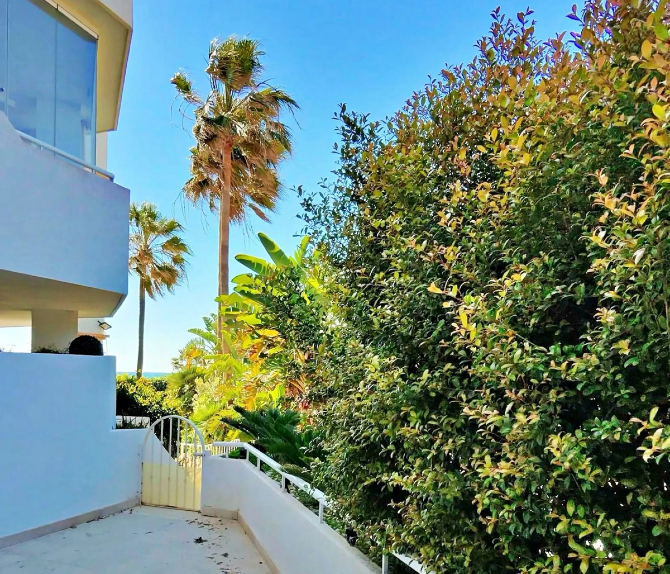 Apartment - Ground Floor Apartment в продаже в Marbella, Málaga. В доме 2 спален и 2 ванных комнат. Площадь дома 140 м²