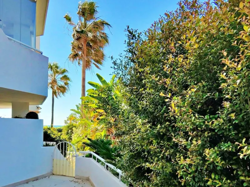 Apartment - Ground Floor Apartment в продаже в Marbella, Málaga. В доме 2 спален и 2 ванных комнат. Площадь дома 140 м²