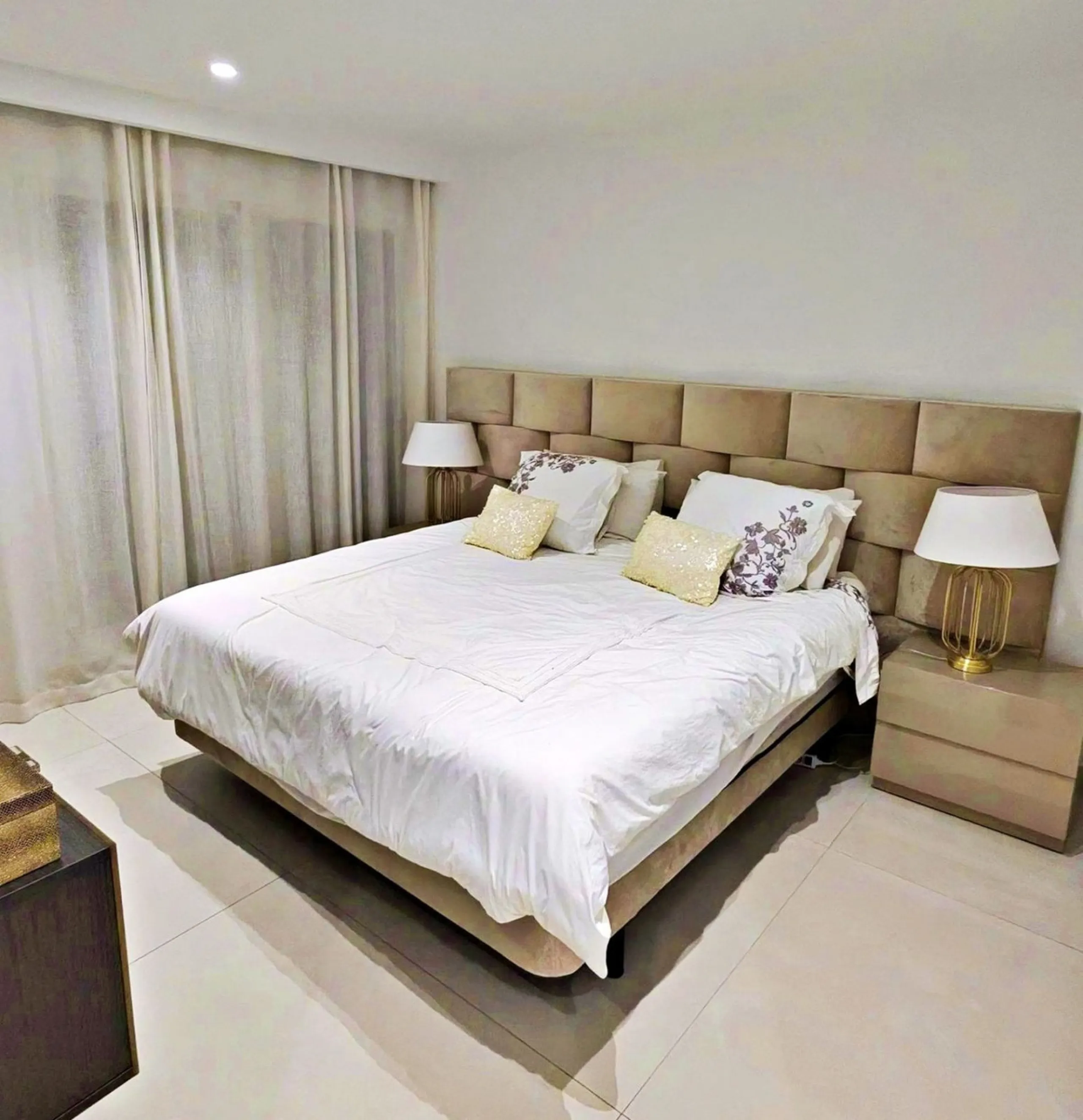 Apartment - Ground Floor Apartment в продаже в Marbella, Málaga. В доме 2 спален и 2 ванных комнат. Площадь дома 140 м²
