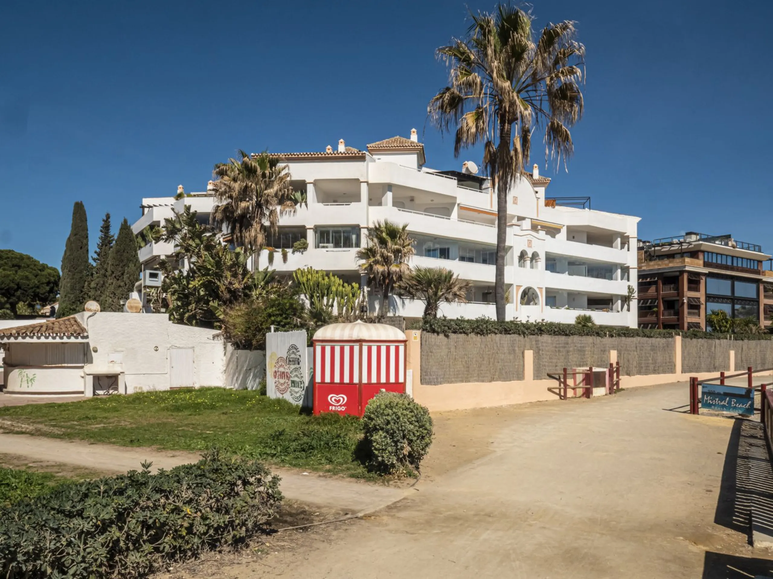 Apartment - Ground Floor Apartment в продаже в Marbella, Málaga. В доме 2 спален и 2 ванных комнат. Площадь дома 140 м²