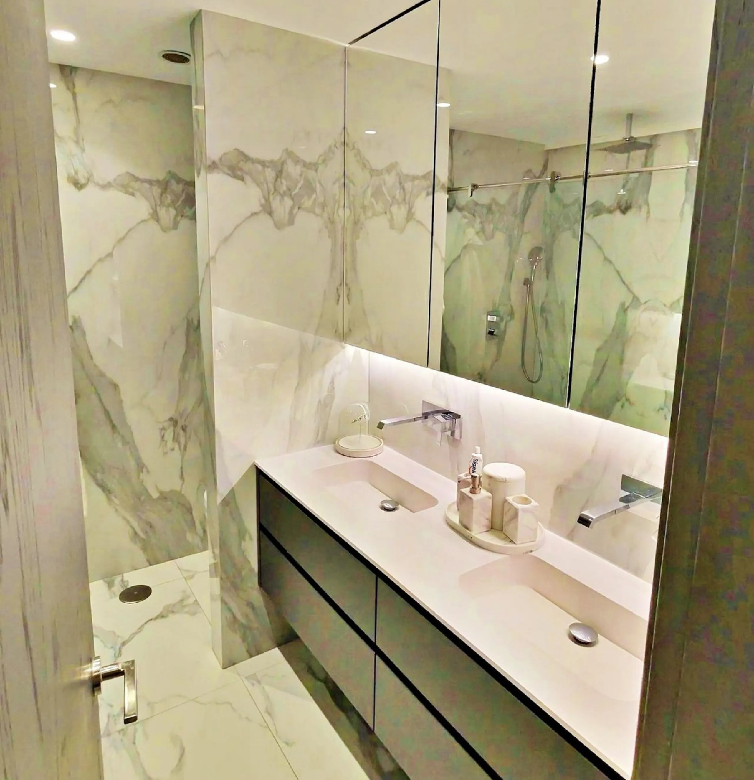 Apartment - Ground Floor Apartment в продаже в Marbella, Málaga. В доме 2 спален и 2 ванных комнат. Площадь дома 140 м²