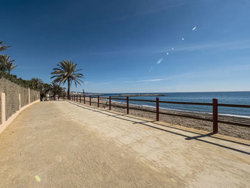 Apartment - Ground Floor Apartment в продаже в Marbella, Málaga. В доме 2 спален и 2 ванных комнат. Площадь дома 140 м²