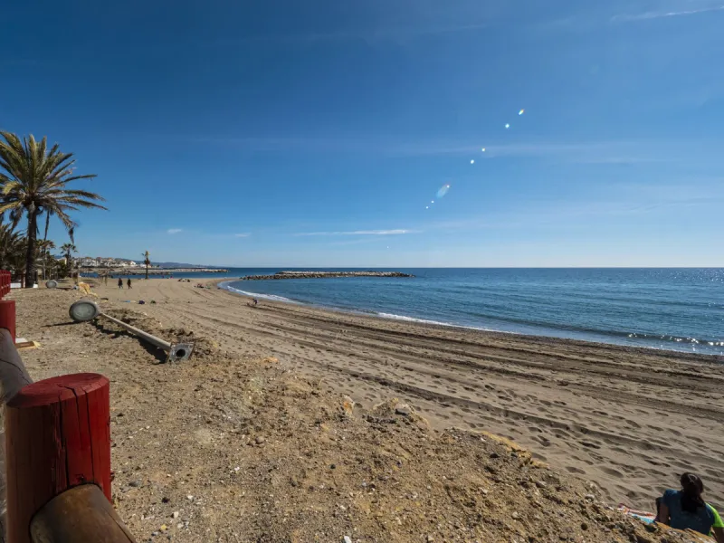 Apartment - Ground Floor Apartment в продаже в Marbella, Málaga. В доме 2 спален и 2 ванных комнат. Площадь дома 140 м²