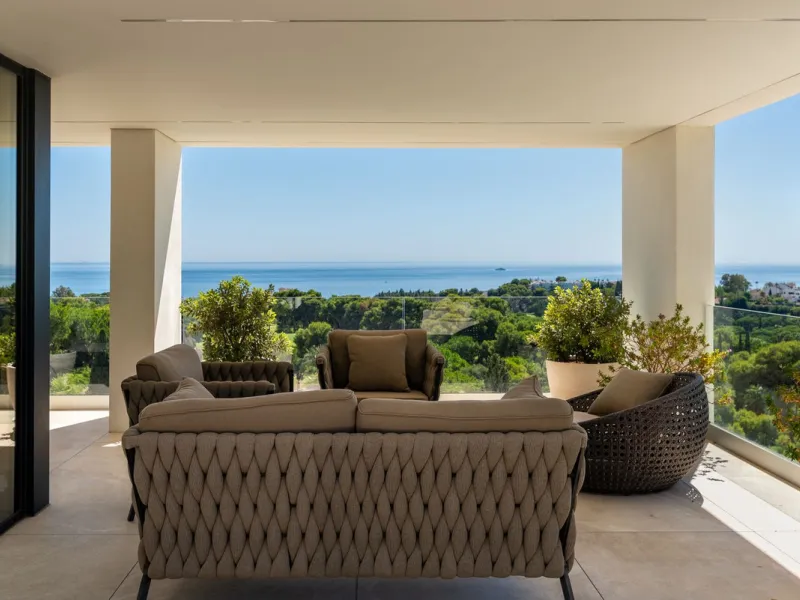 Marbella – Exceptional Contemporary Villa, Sold Furnished, in the Exclusive Rio Real Area, Next to the Golf