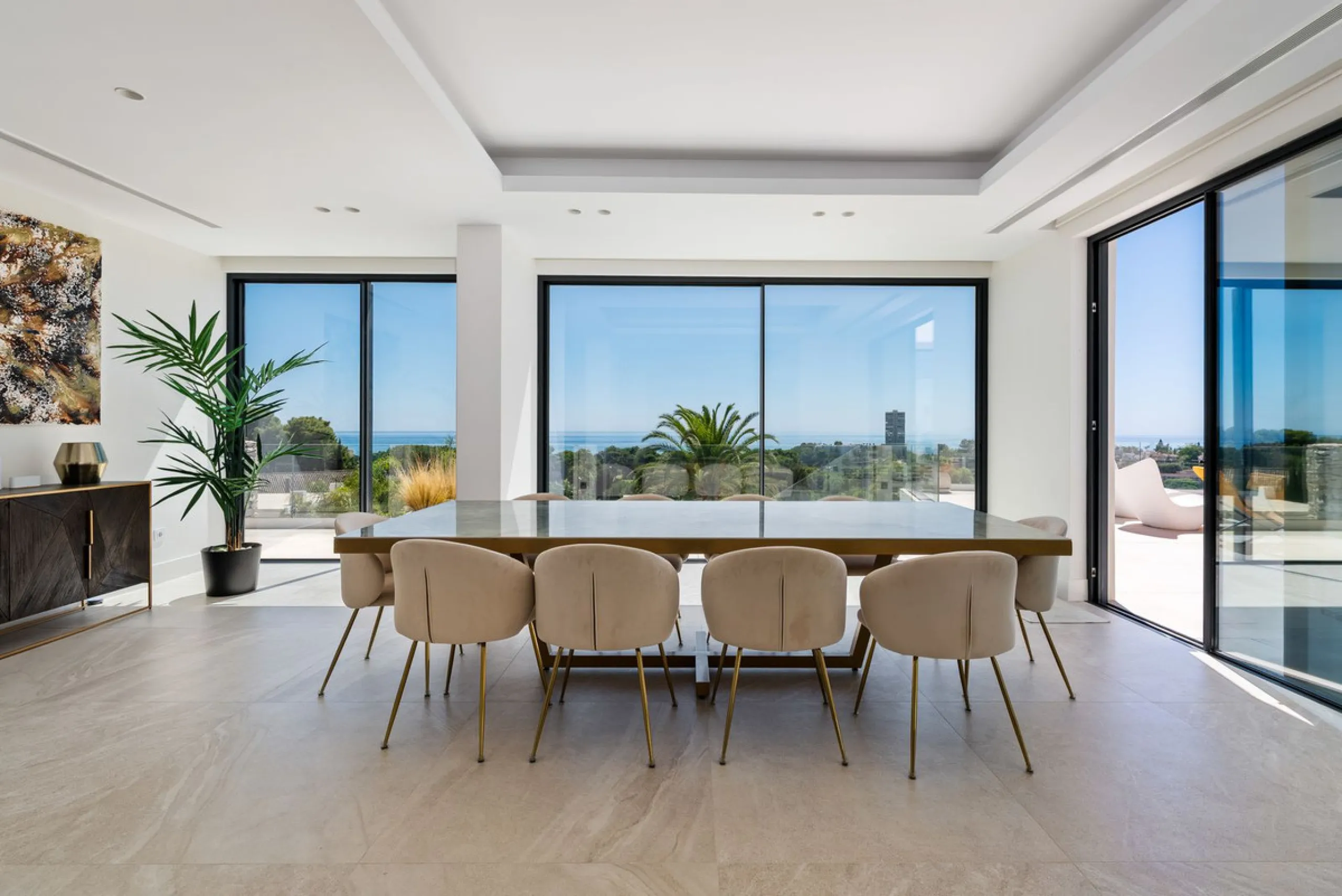 Marbella – Exceptional Contemporary Villa, Sold Furnished, in the Exclusive Rio Real Area, Next to the Golf
