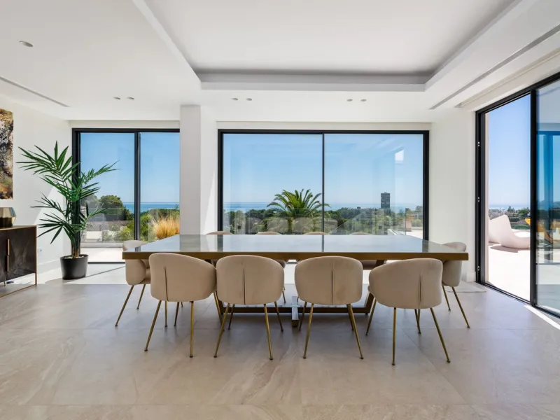Marbella – Exceptional Contemporary Villa, Sold Furnished, in the Exclusive Rio Real Area, Next to the Golf