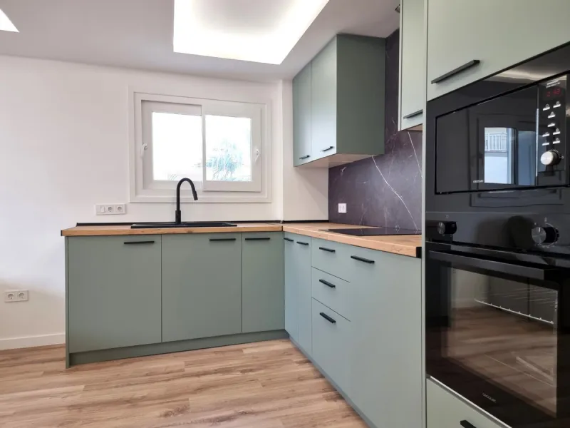 Stunning Fully Renovated 3 Bed Apartment With Sea View Just 50m from the Beach – Torreblanca, Fuengirola