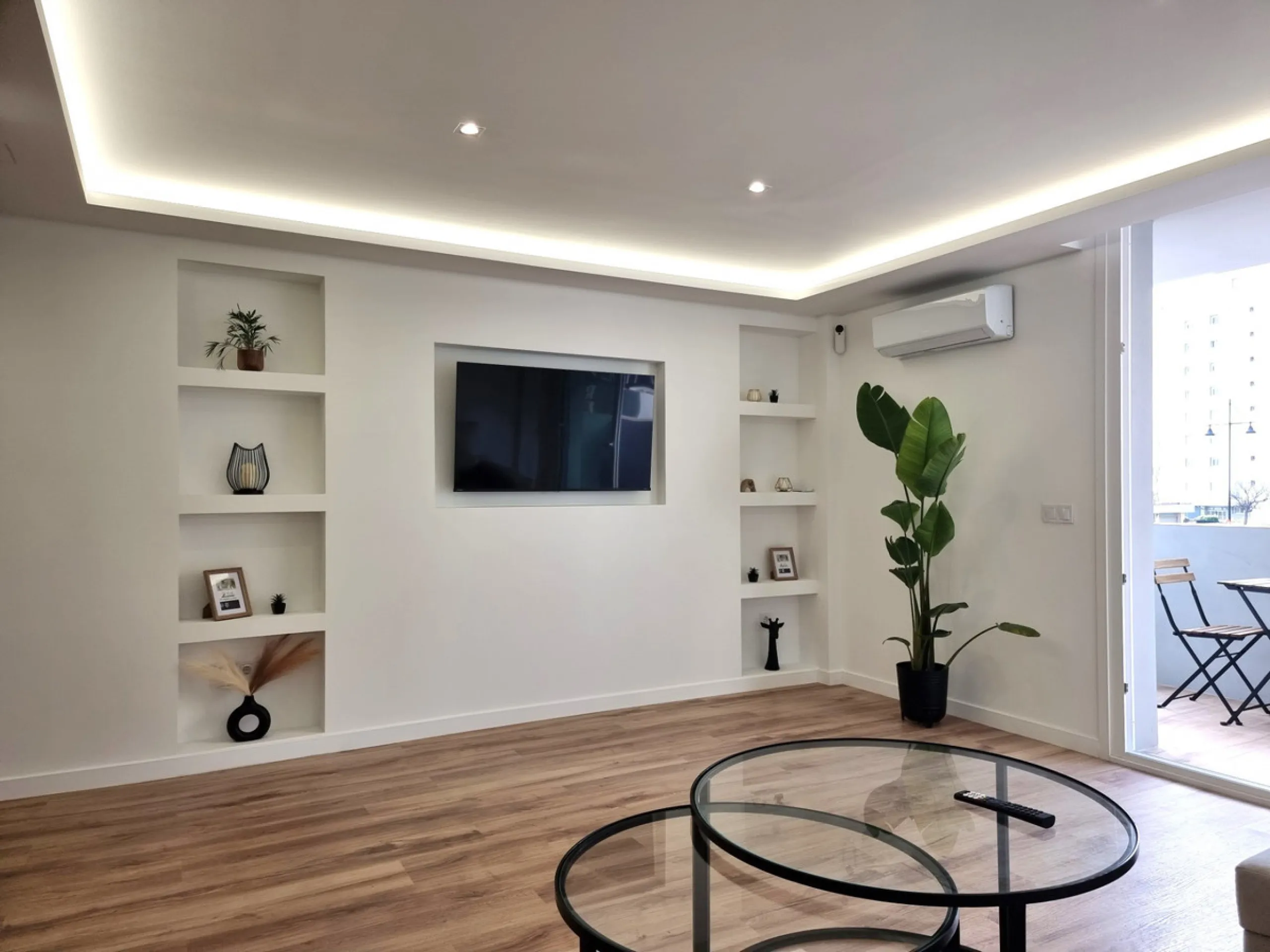 Stunning Fully Renovated 3 Bed Apartment With Sea View Just 50m from the Beach – Torreblanca, Fuengirola
