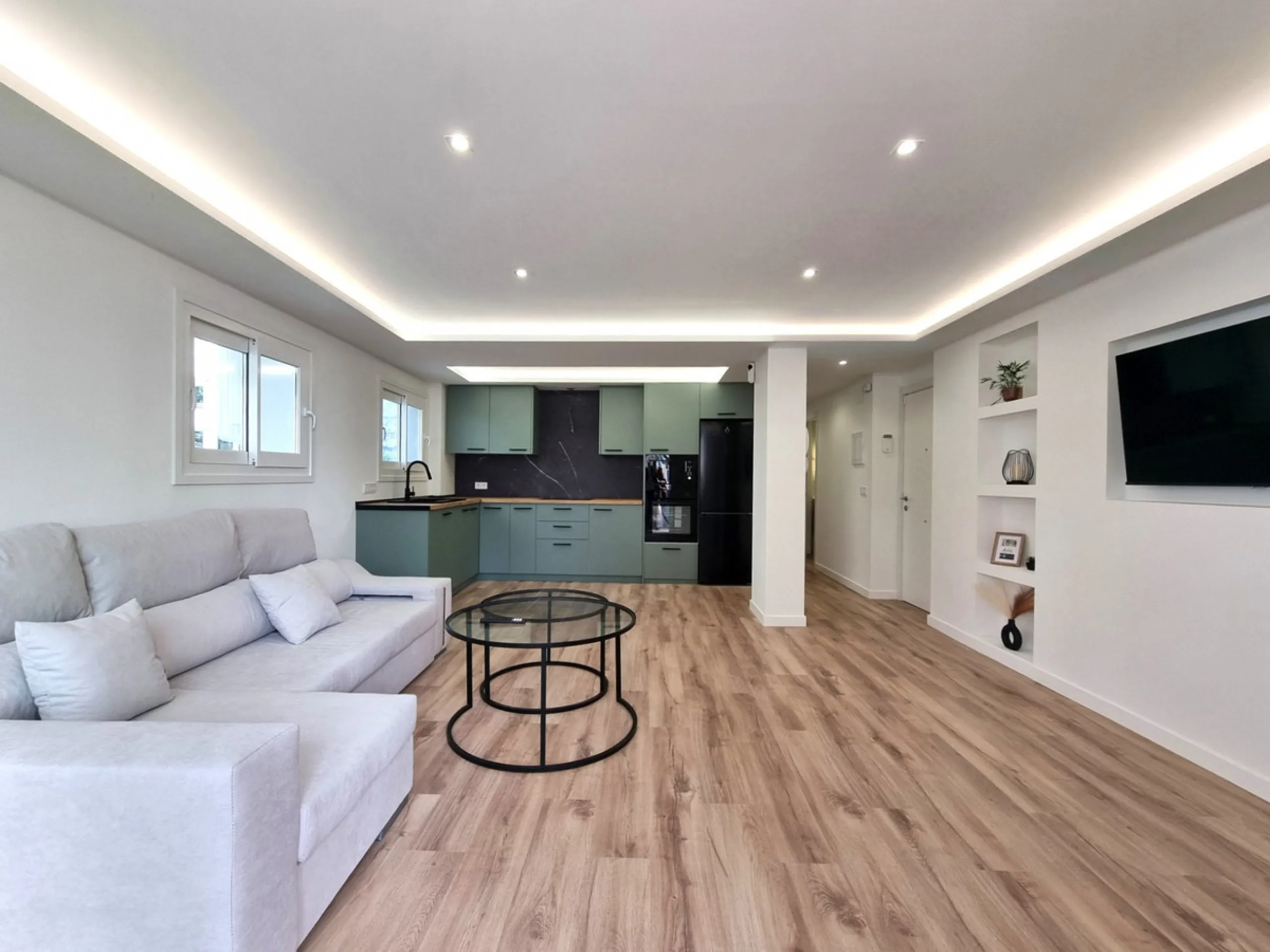 Stunning Fully Renovated 3 Bed Apartment With Sea View Just 50m from the Beach – Torreblanca, Fuengirola