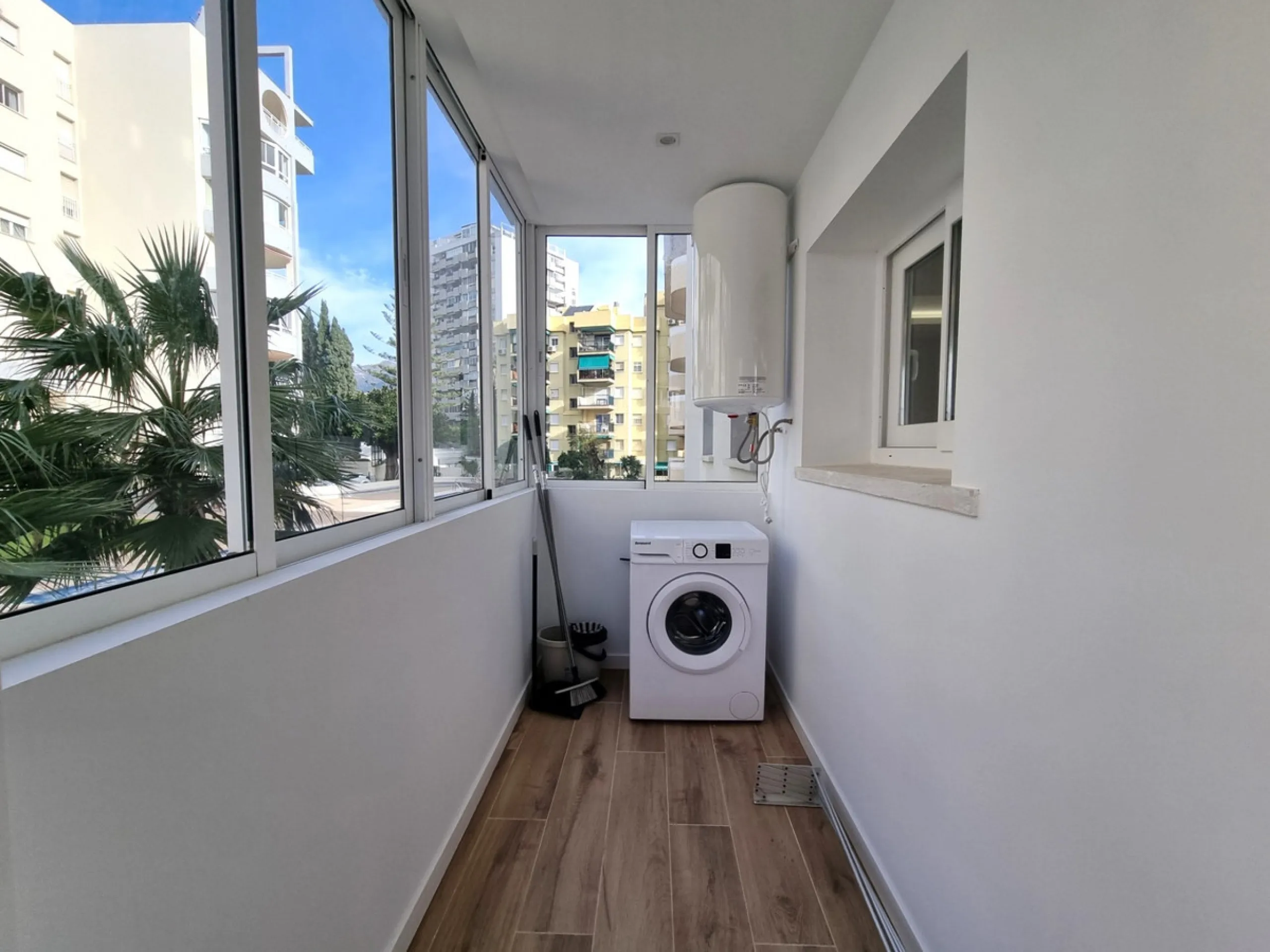 Stunning Fully Renovated 3 Bed Apartment With Sea View Just 50m from the Beach – Torreblanca, Fuengirola