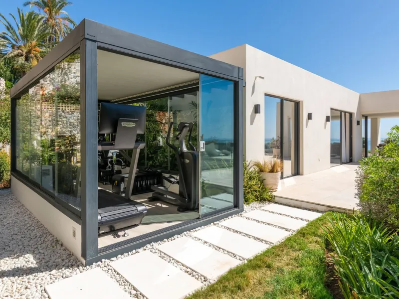 Marbella – Exceptional Contemporary Villa, Sold Furnished, in the Exclusive Rio Real Area, Next to the Golf