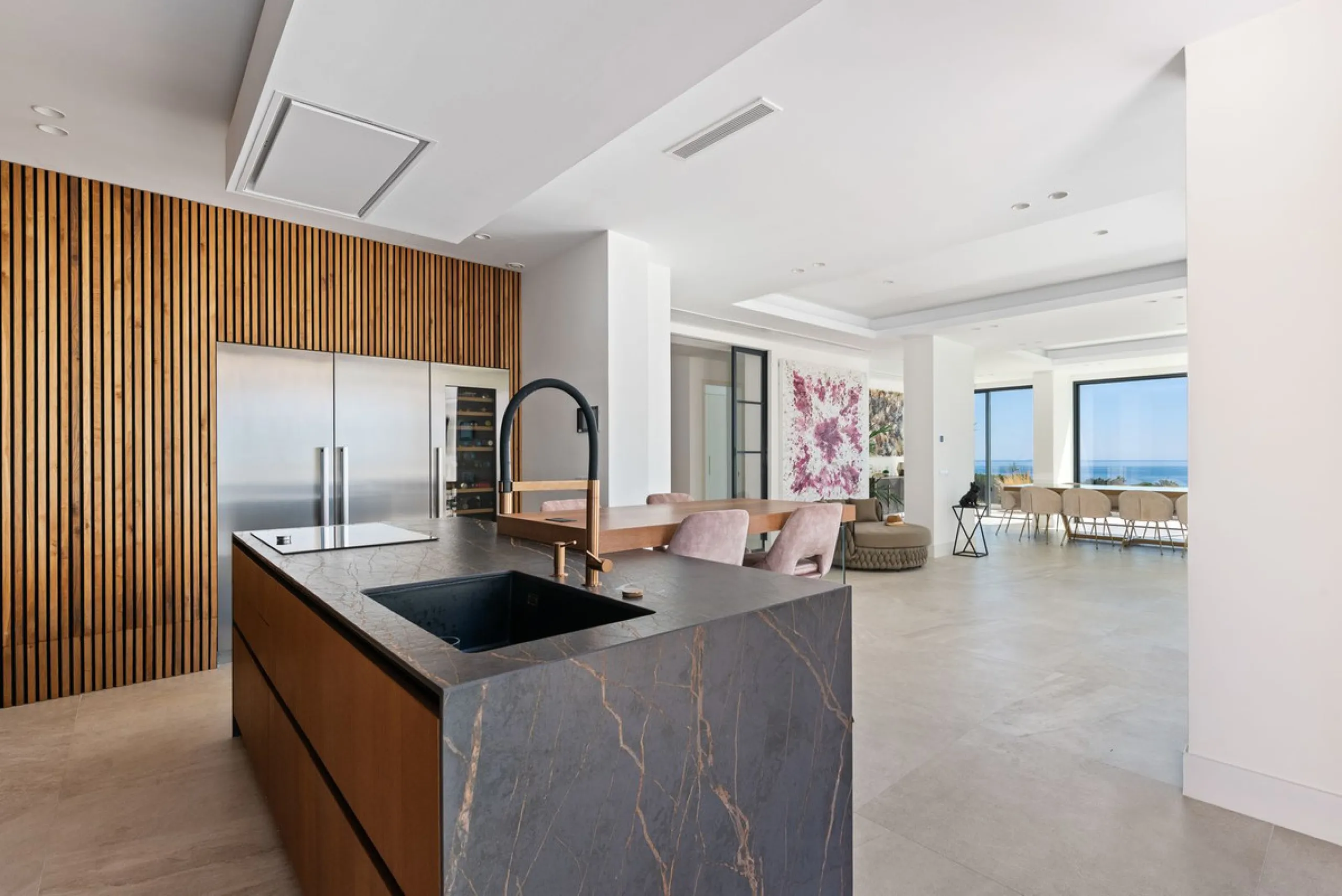 Marbella – Exceptional Contemporary Villa, Sold Furnished, in the Exclusive Rio Real Area, Next to the Golf