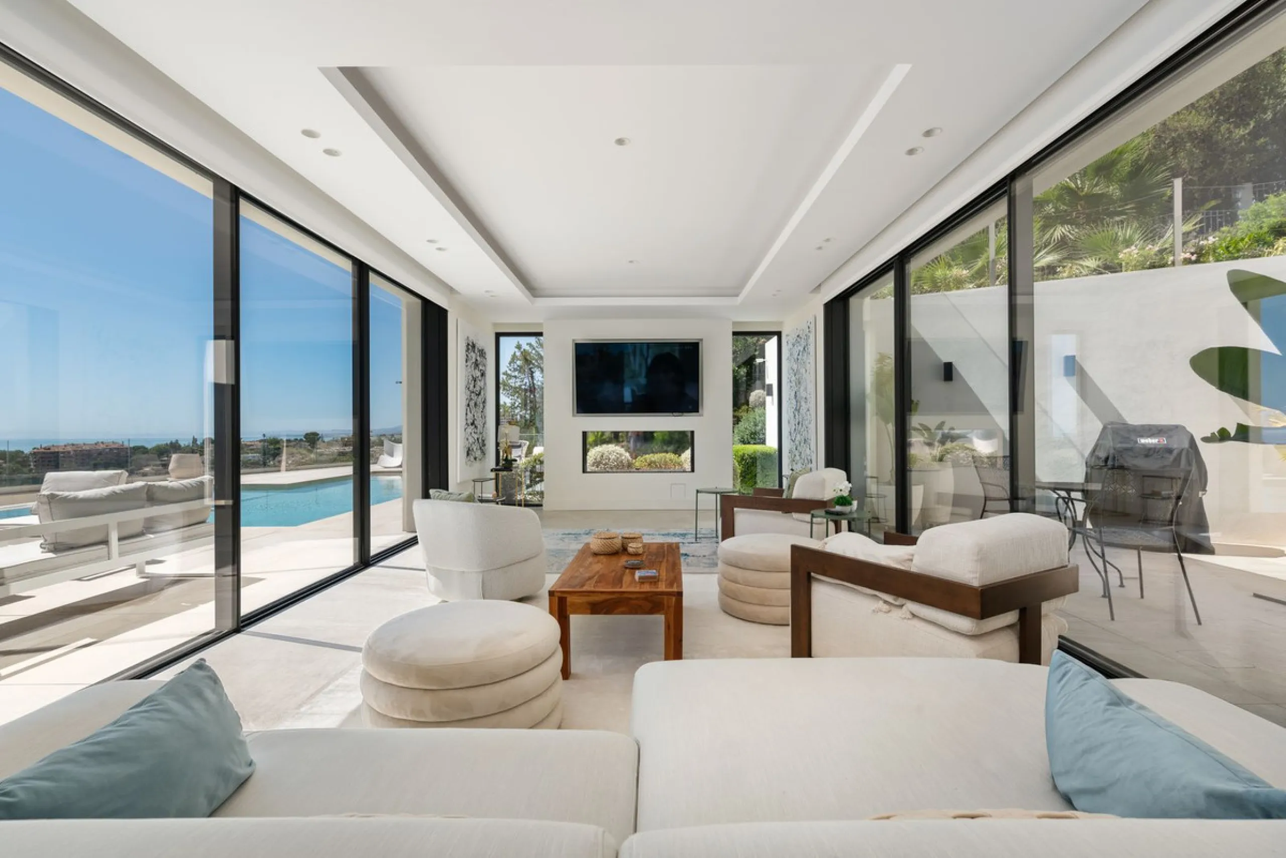 Marbella – Exceptional Contemporary Villa, Sold Furnished, in the Exclusive Rio Real Area, Next to the Golf