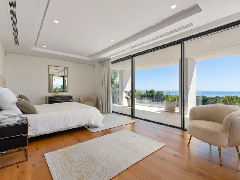 Marbella – Exceptional Contemporary Villa, Sold Furnished, in the Exclusive Rio Real Area, Next to the Golf