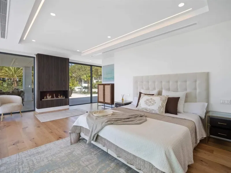 Marbella – Exceptional Contemporary Villa, Sold Furnished, in the Exclusive Rio Real Area, Next to the Golf