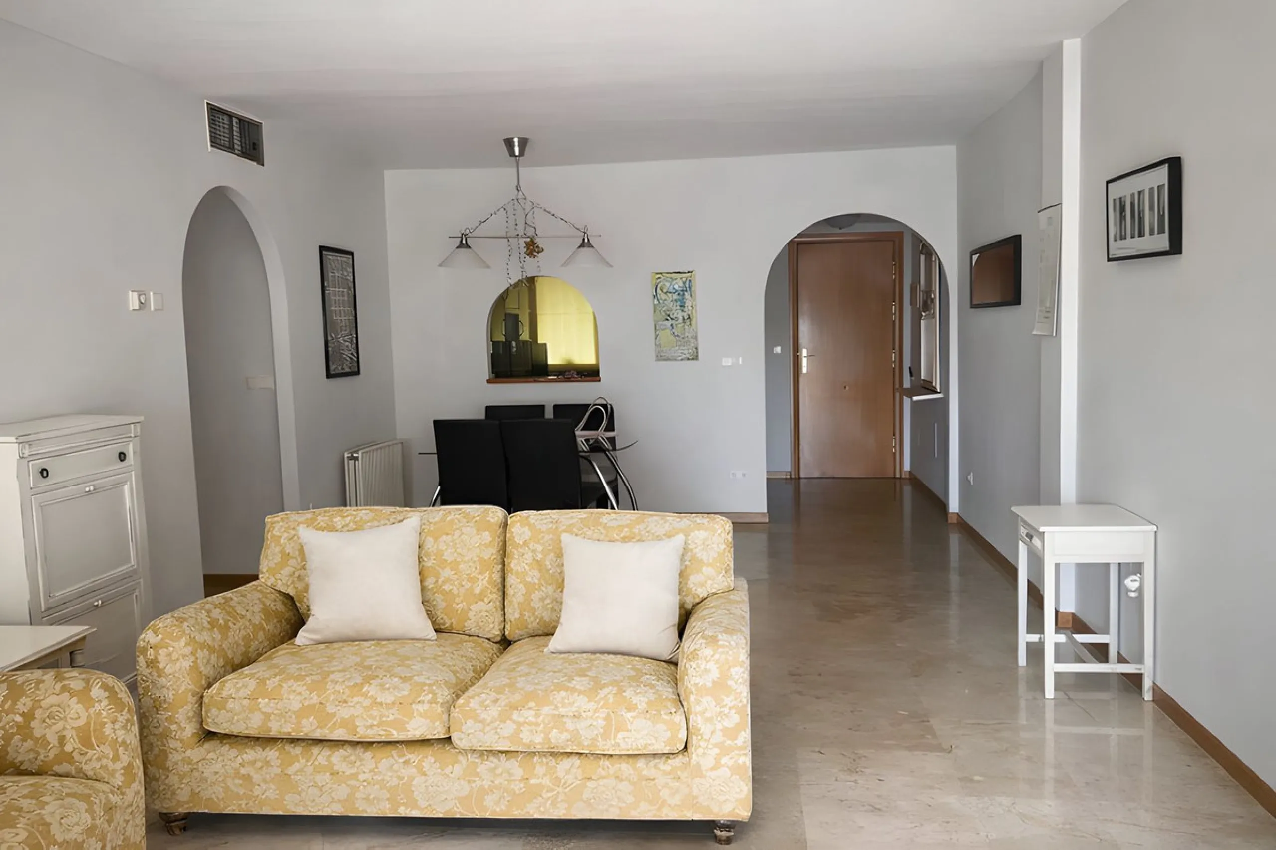 Apartment - Middle Floor Apartment в продаже в Marbella, Málaga. В доме 2 спален и 2 ванных комнат. Площадь дома 114 м²