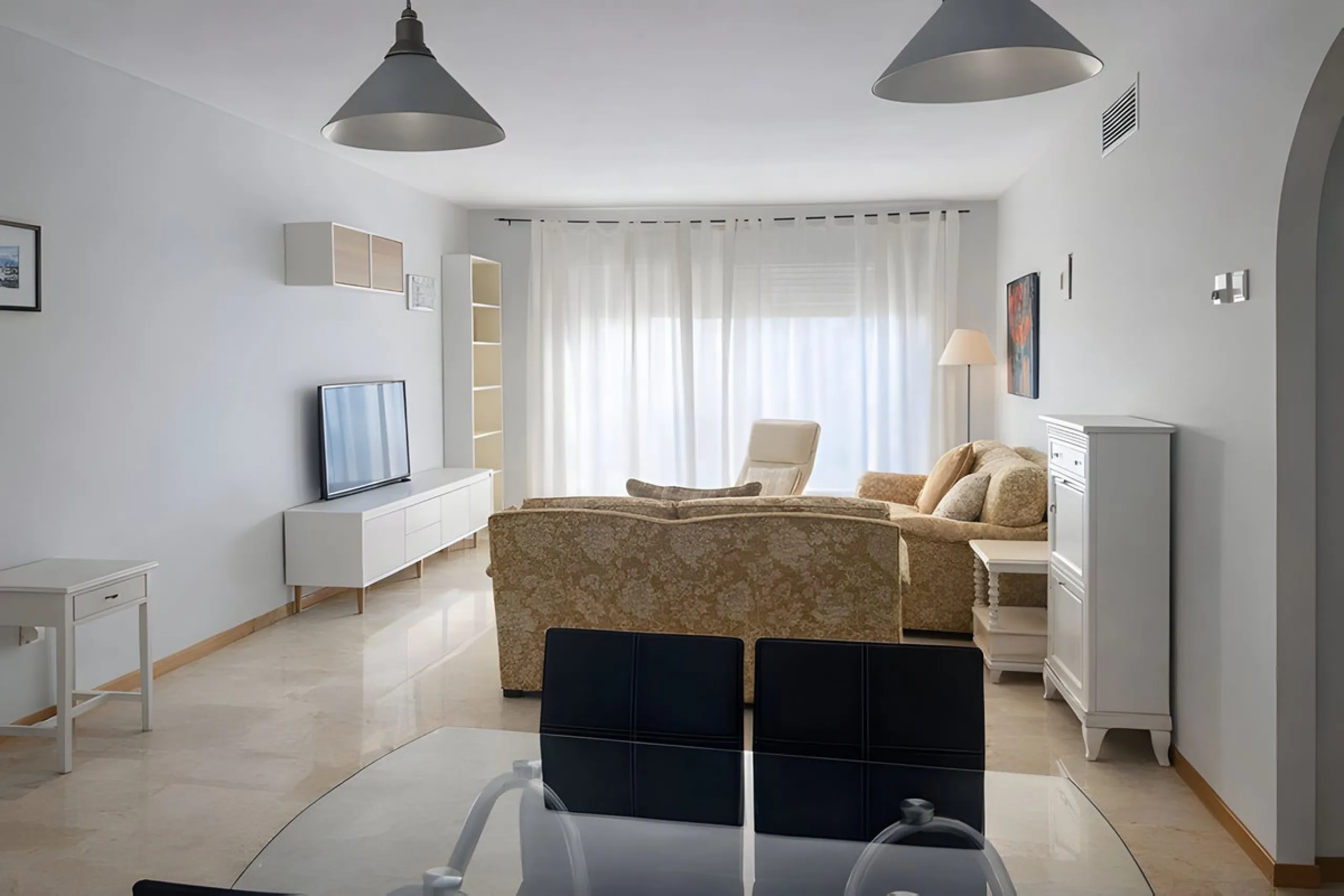 Apartment - Middle Floor Apartment в продаже в Marbella, Málaga. В доме 2 спален и 2 ванных комнат. Площадь дома 114 м²