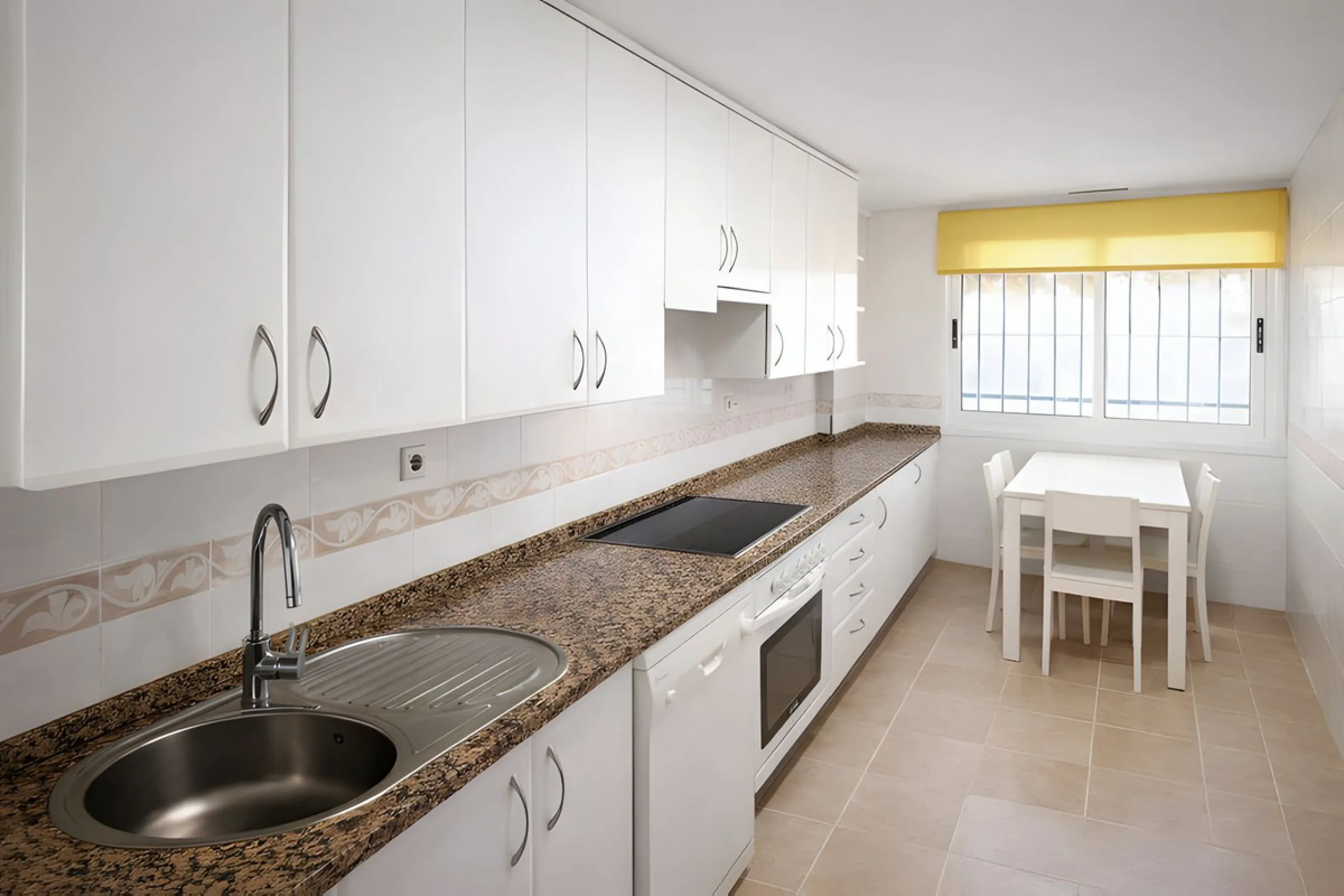 Apartment - Middle Floor Apartment в продаже в Marbella, Málaga. В доме 2 спален и 2 ванных комнат. Площадь дома 114 м²